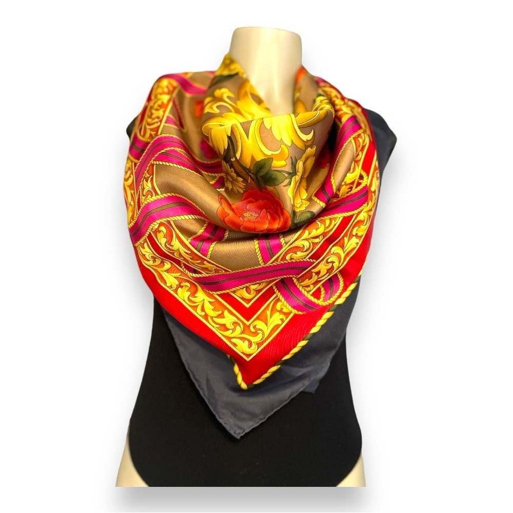 Salvatore Ferragamo scarf - Picture 11 of 13